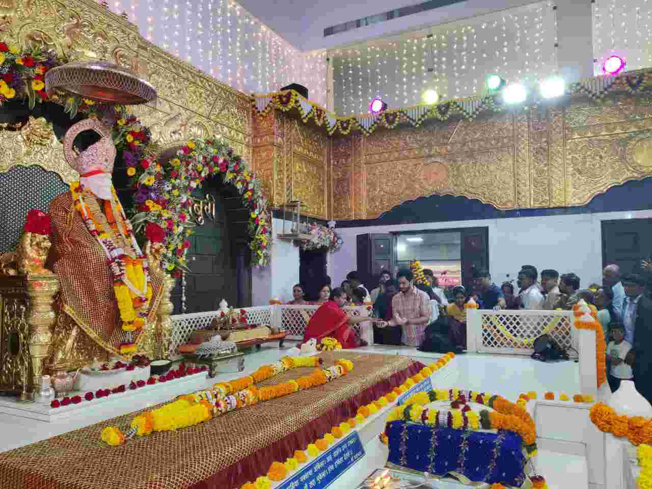 गुरू पौर्णिमेनिमित्त श्री साई मंदिरात भाविकांची गर्दी...