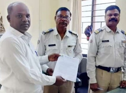 फुगेवाडी, दापोडीत बीआरटीमुळे वाहतूक कोंडी..