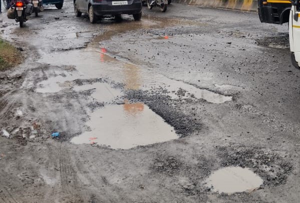 रस्त्यांची पाहणी करण्यासाठी स्वतंत्र पथक..