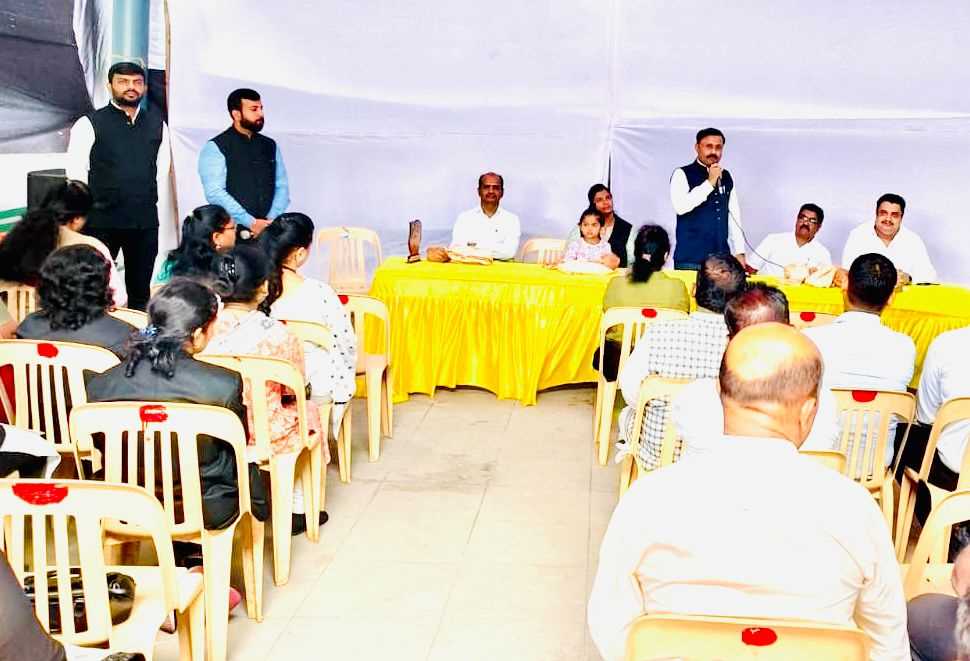 वकिलांनी काळानुरूप बदलून नवनवीन तंत्रज्ञान आत्मसात करावे - न्यायाधीश एस. एन. गवळी..
