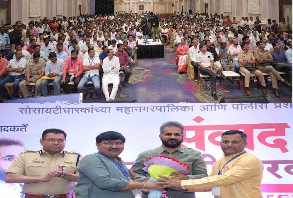 विकसकाला बांधकाम परवानगी देताना पूर्व तपासणी करावी..