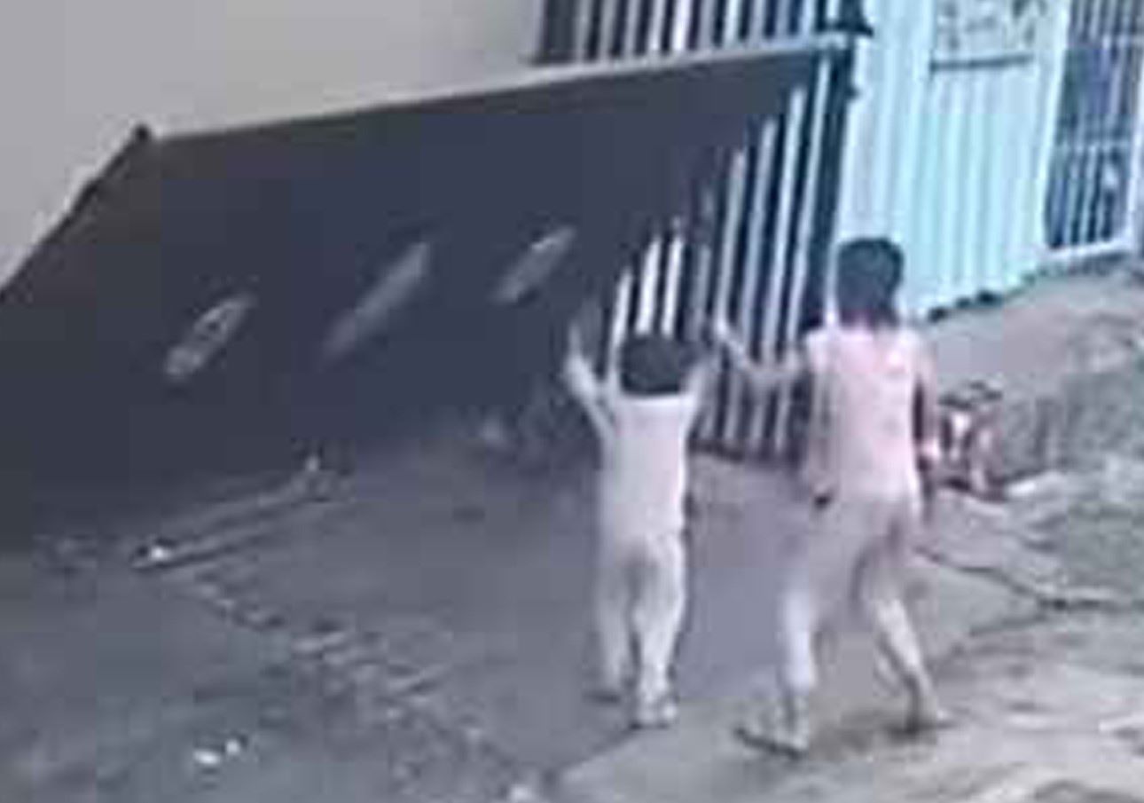 बोपखेलमध्ये लोखंडी गेट अंगावर पडून साडेतीन वर्षीय चिमुकलीचा दुर्दैवी मृत्यू...