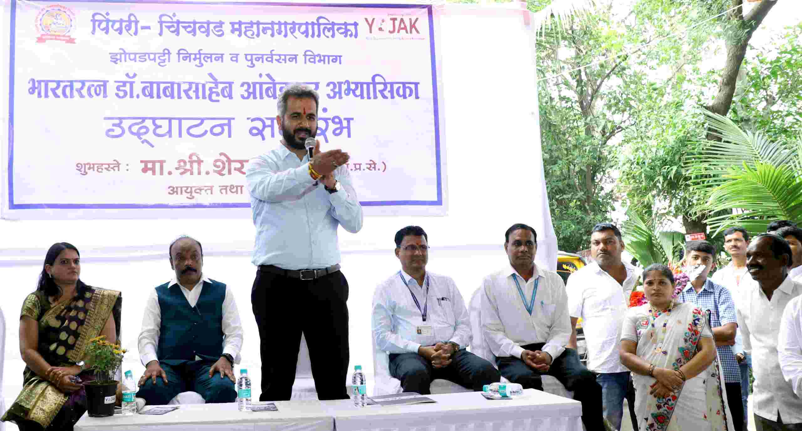 शहरातील झोपडपट्ट्यांमधील विद्यार्थ्यांच्या विकासासाठी 'अभ्यासिका'...