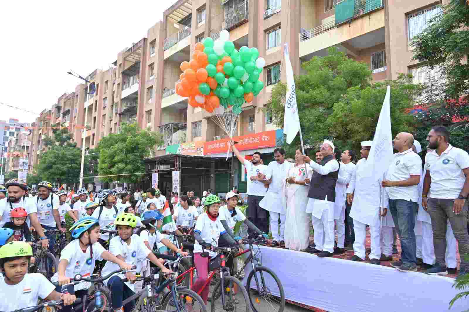 तिरंगा सन्मानार्थ सायकल रॅली; उन्नती सखी मंचची देखील स्थापना..