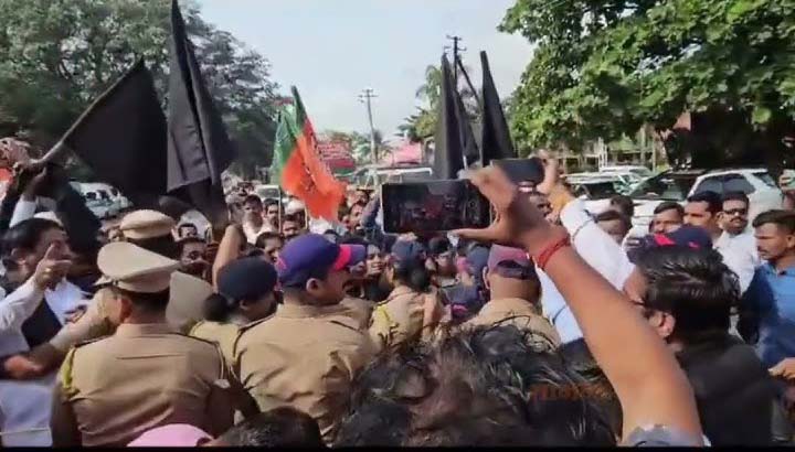 नारायणगावात अजित पवारांना काळे झेंडे; कार्यक्रमस्थळी निदर्शने...