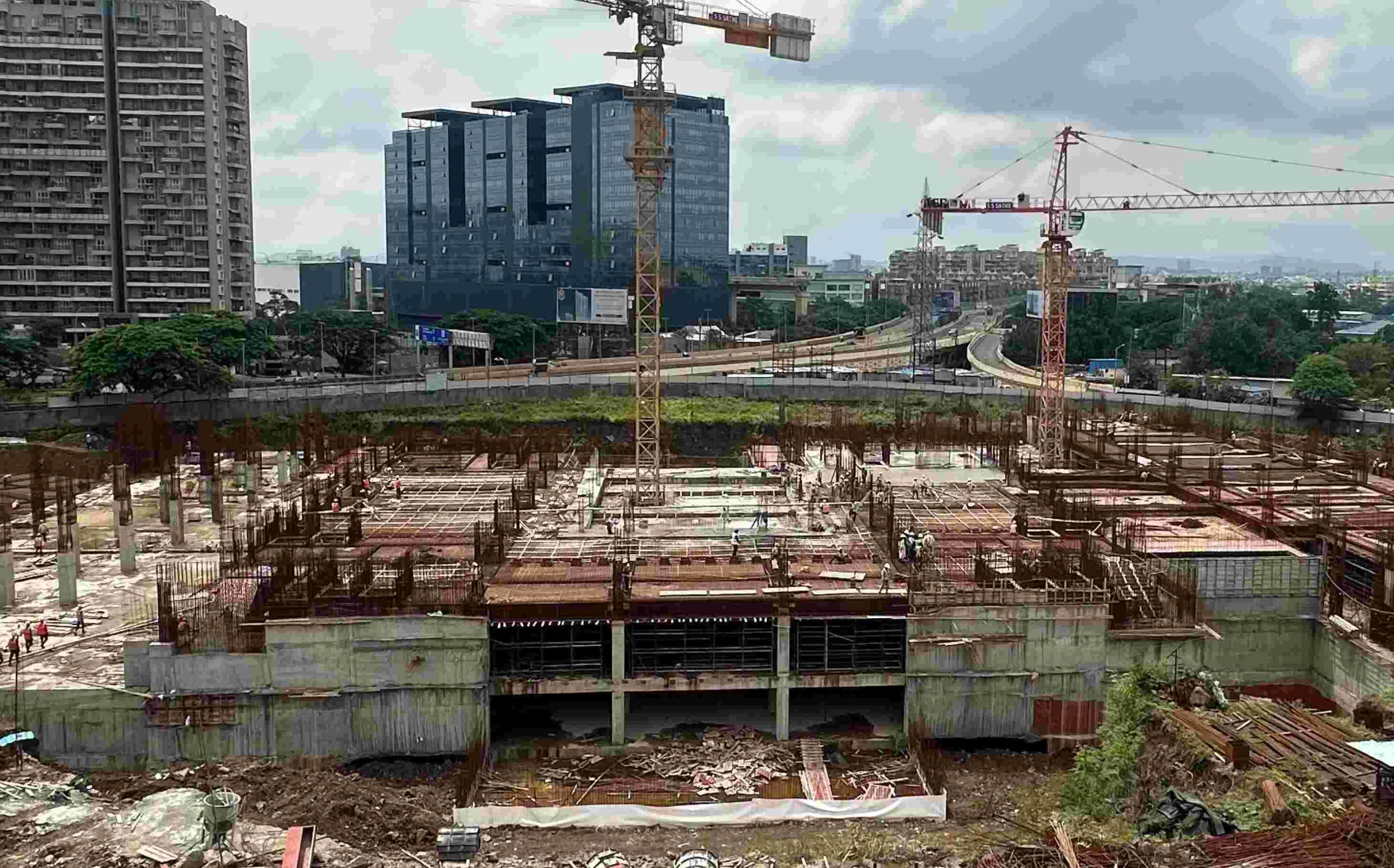 महापालिकेच्या नवीन प्रशासकीय इमारतीचे काम प्रगतीपथावर..