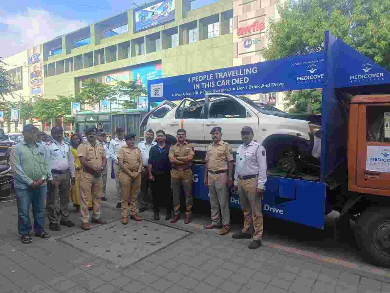 पिंपरी चिंचवड वाहतुक पोलीसांचा 'वाहतुक सुरक्षा सप्ताह'...