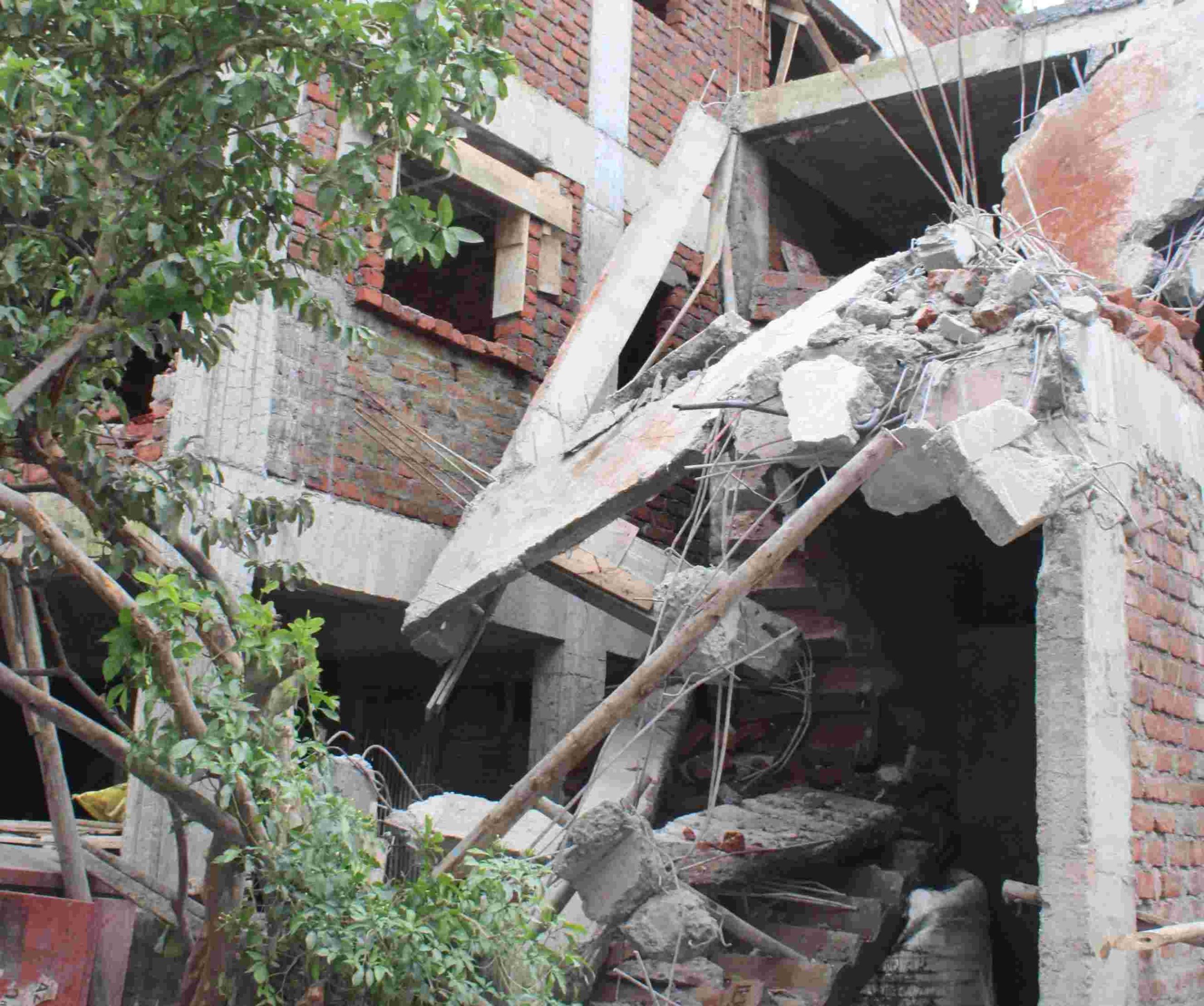 थेरगावातील आनंदवन सोसायटीतील तीन अनधिकृत बांधकामांवर कारवाई...