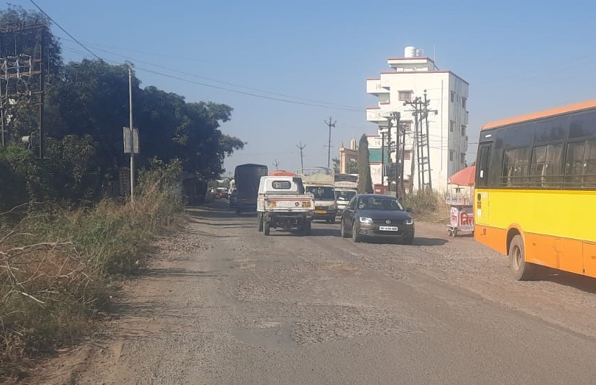 देहूगाव-येलवाडी-चाकण रस्त्याची 'साडेसाती' संपणार..