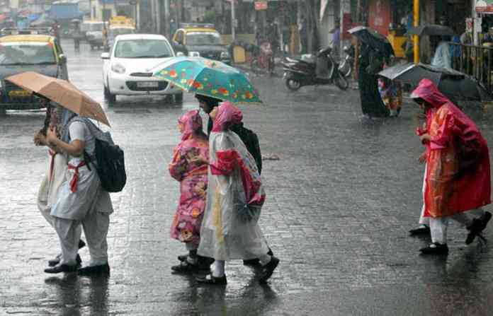 पावसामुळे आज पुणे व पिंपरी चिंचवड शहरातील शाळा, महाविद्यालयांना सुट्टी...