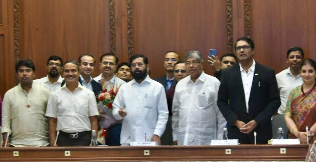 लघु वस्त्रोद्योगाला चालना देत रोजगार निर्मिती करावी - मुख्यमंत्री एकनाथ शिंदे...