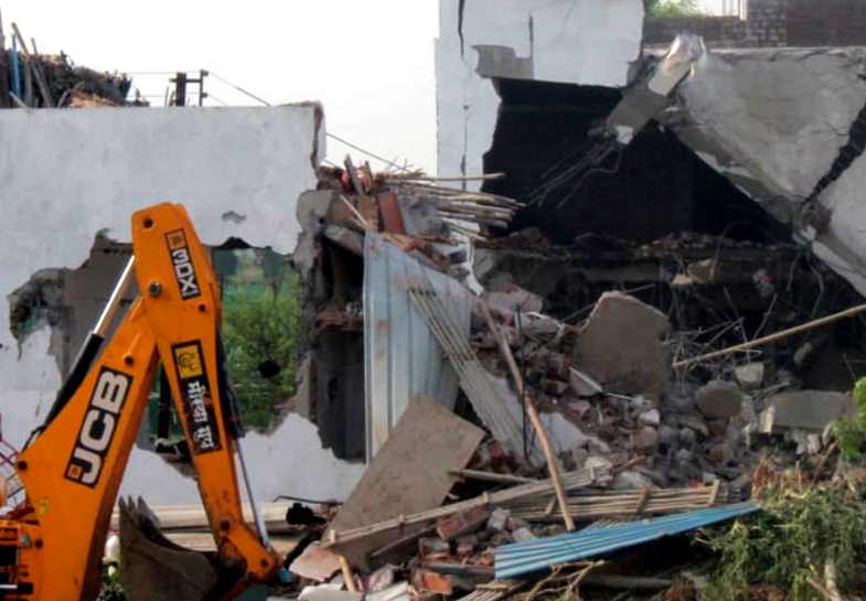 पिंपळे गुरवच्या लक्ष्मीनगरमध्ये अनधिकृत बांधकामावर कारवाई...