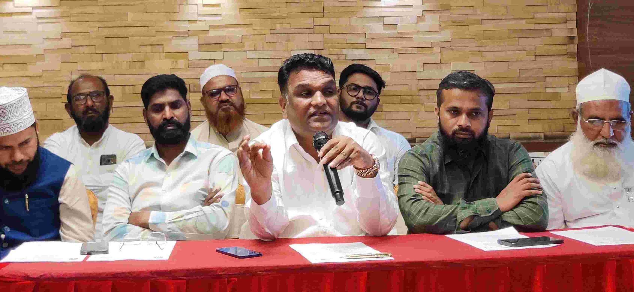 फडणवीसांच्या इशाऱ्यावरच मुस्लिमांवर दहशतीचा प्रयत्न...