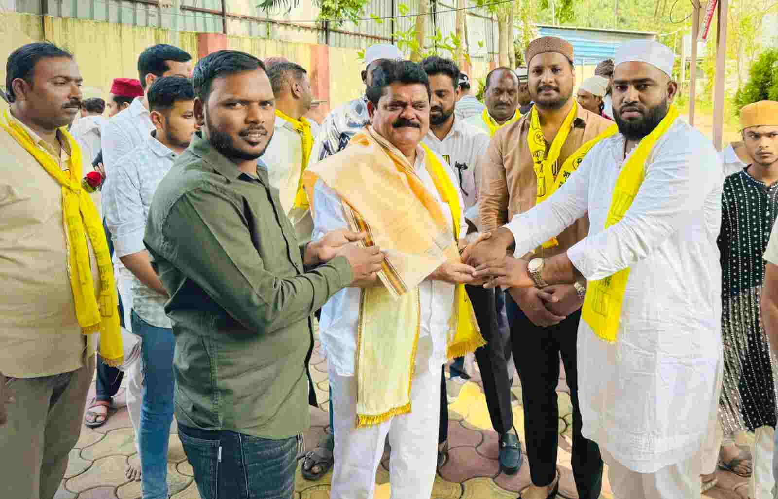 चिंचवडगाव येथील आलमगीर शाही मस्जिदला भाऊसाहेब भोईरांची भेट... 