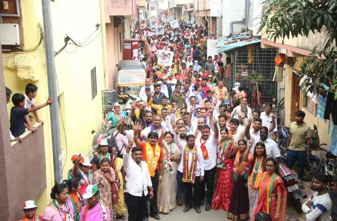 अण्णा बनसोडे यांच्या आकुर्डीतील पदयात्रेस युवकांचा उत्स्फूर्त प्रतिसाद