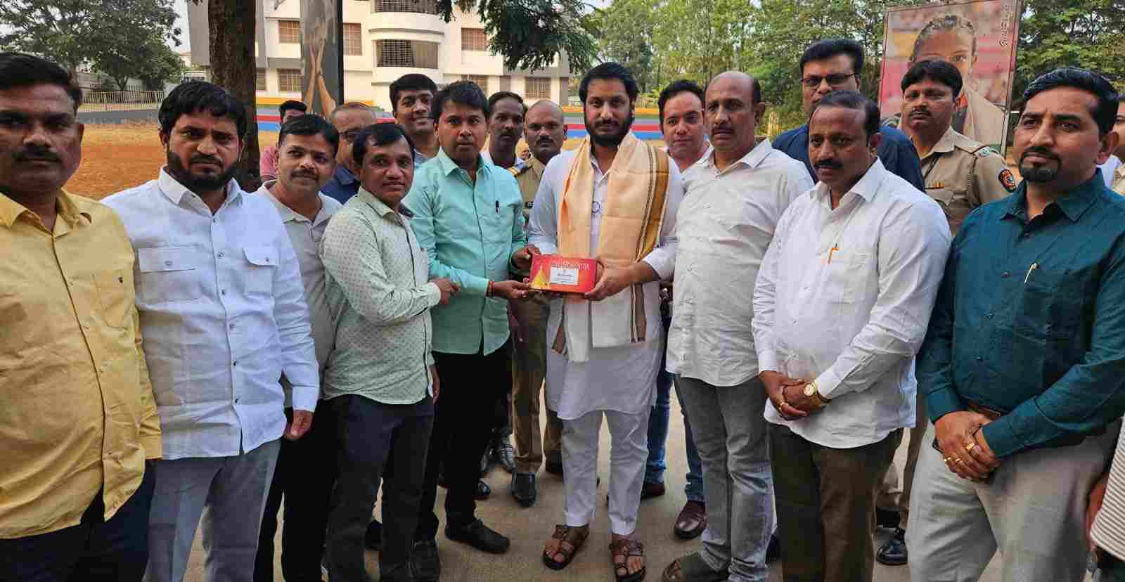 पार्थ पवार यांनी अण्णा बनसोडे यांच्यासाठी महातुतीची बांधली मोट