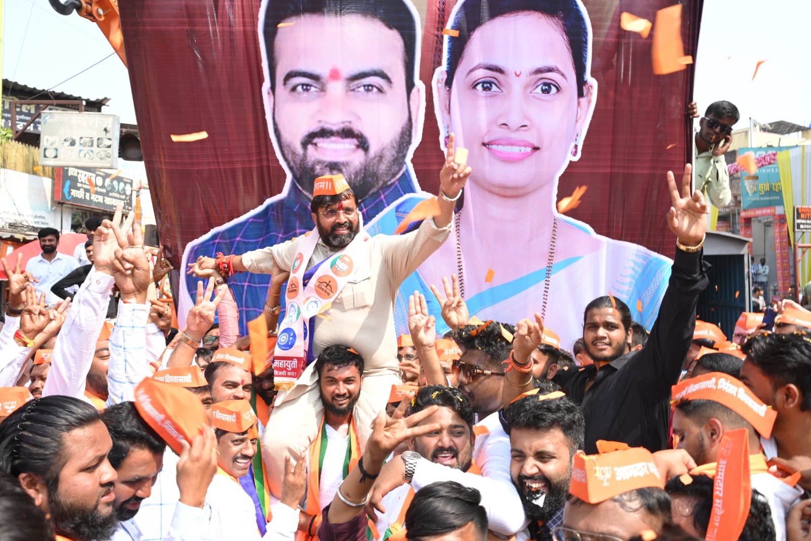 'शास्तीकराचं भूत उतरविणारे कोण? कोरोना काळात मदतीचा हात पुढे करणारे कोण?..