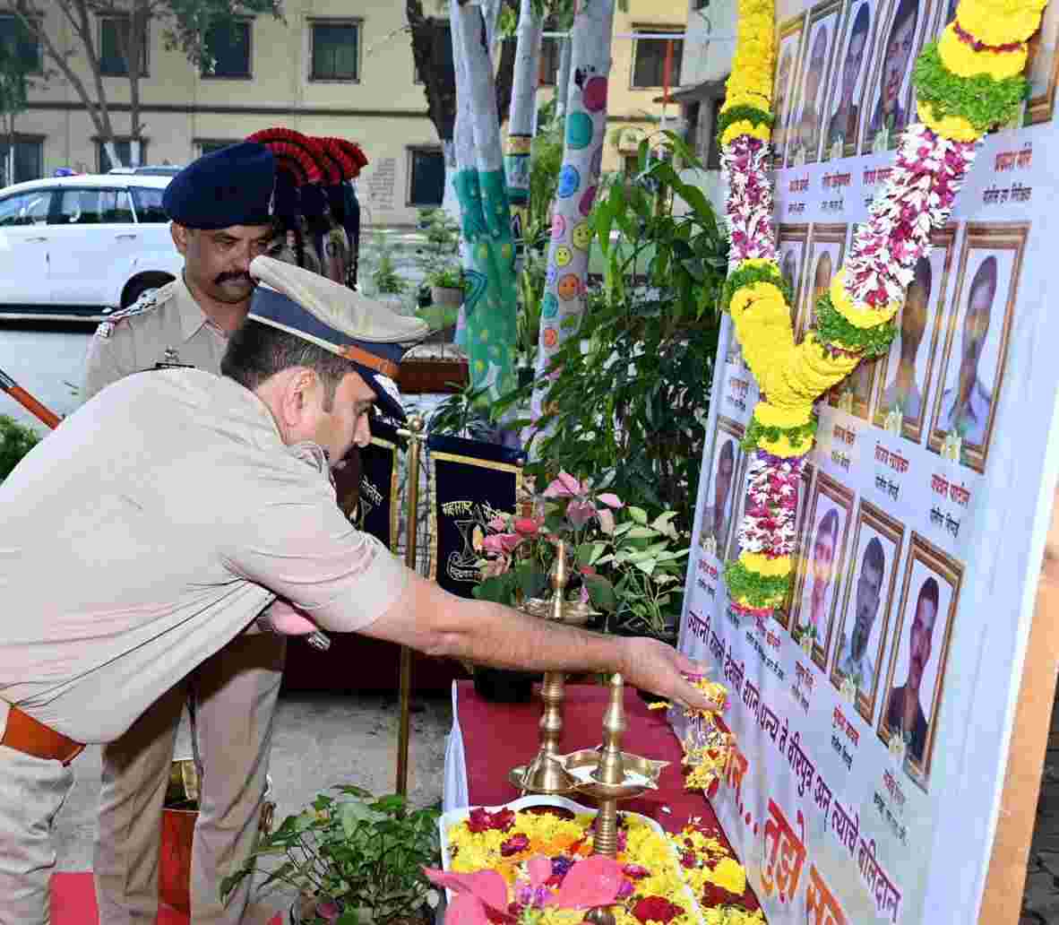 दहशतवादी हल्ल्यातील शहीदांना पोलीस आयुक्तांकडून श्रध्दांजली अर्पण...