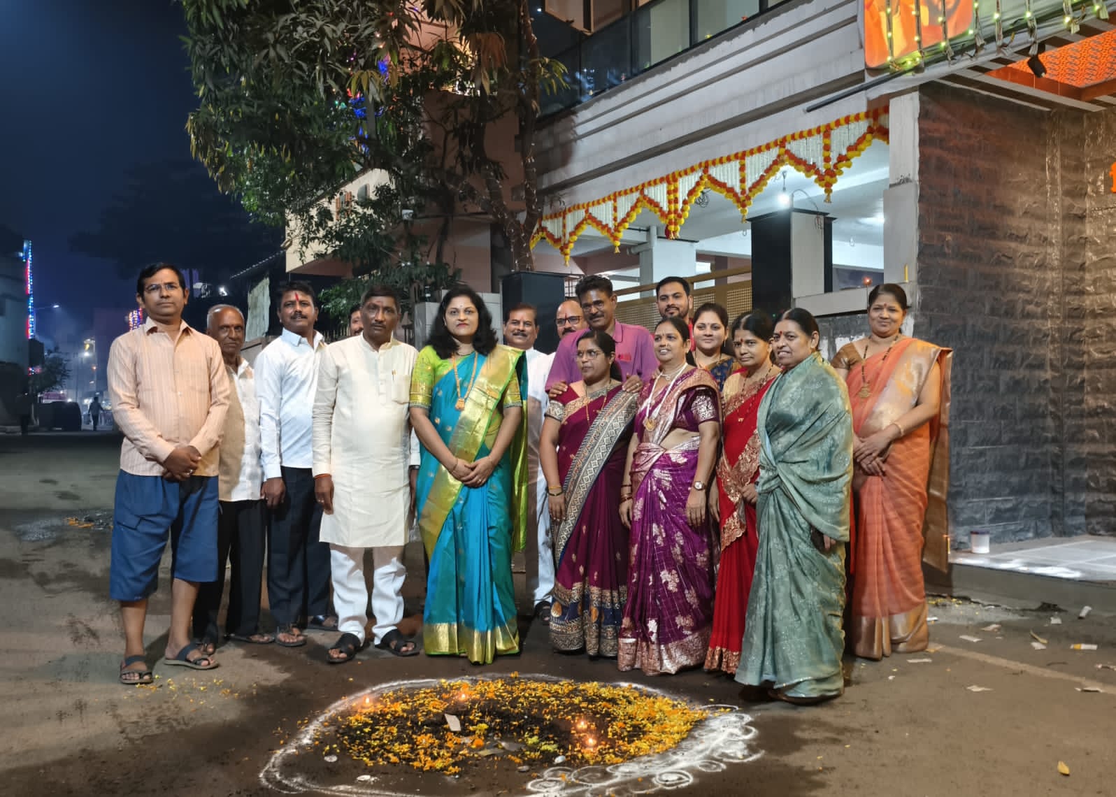 रुपीनगर तळवडेतील करवीर, कोयना, इंद्रायणी सोसायटीतील आगळ्यावेगळ्या आंदोलनाची शहरभर चर्चा...