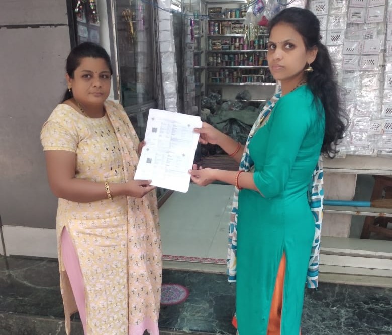 चिंचवड मतदारसंघात 'वोटर स्लीप' आणि मतदार मार्गदर्शिकेचे घरोघरी वाटप...