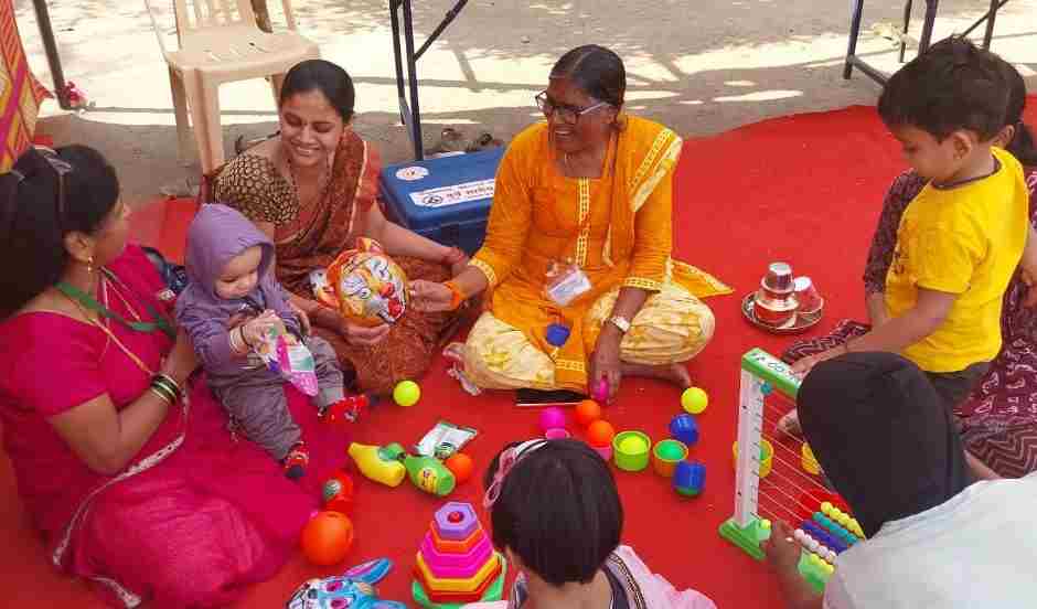 चिंचवडेनगरमध्ये मतदारांच्या सोयीसाठी अंगणवाडी सेविकांचा पाळणाघर उपक्रम स्तुत्य...