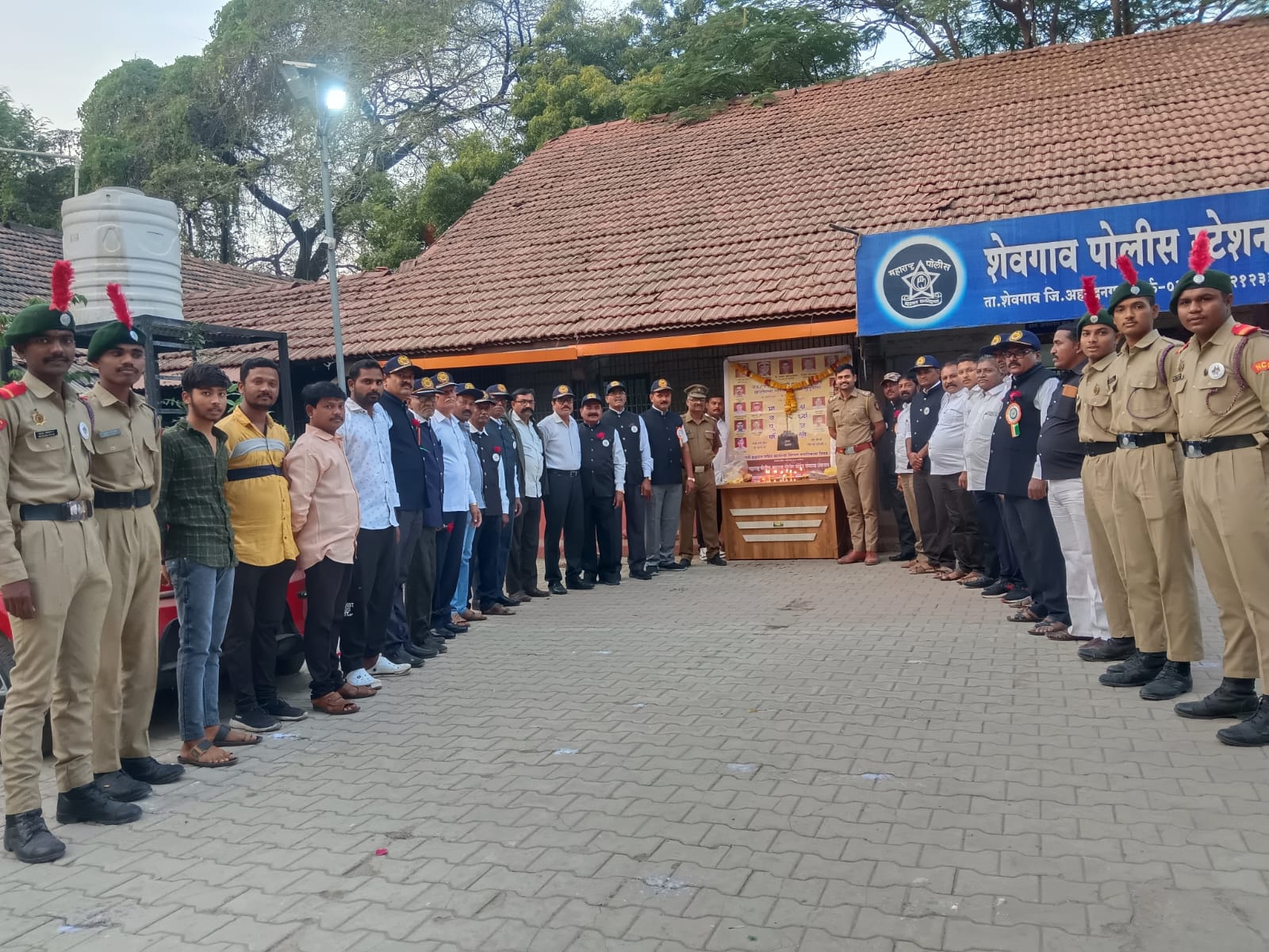 6/11 मुंबई आतंकवादी हल्ल्यामध्ये शहिद जवान यांना महाराष्ट्र पोलीस बाॅईज संघटनेच्या वतीने वाहिली श्रद्धांजली...