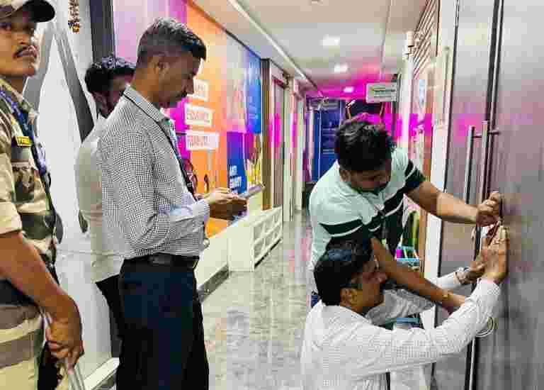 करसंकलन विभागाकडून दोन दिवसात तब्बल १२८ मालमत्ता जप्त.. 