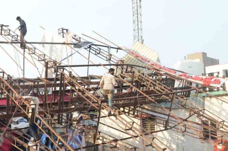 अनधिकृत फलकांविरोधात महापालिकेकडून कारवाई तीव्र..