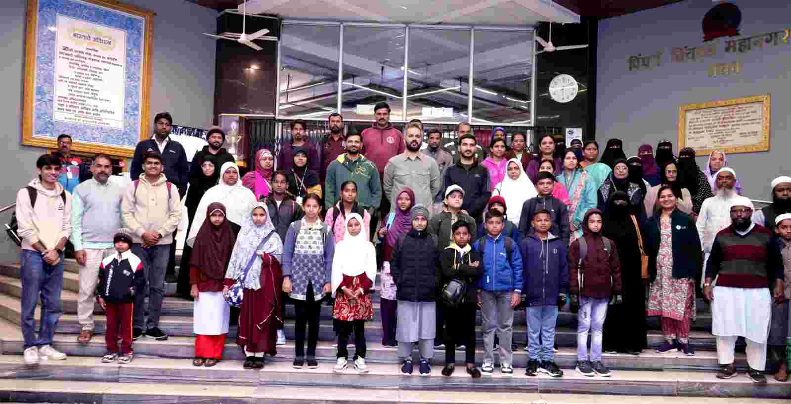 भारत दर्शन दौऱ्यासाठी महापालिकेच्या शाळेतील १५ विद्यार्थी रवाना..