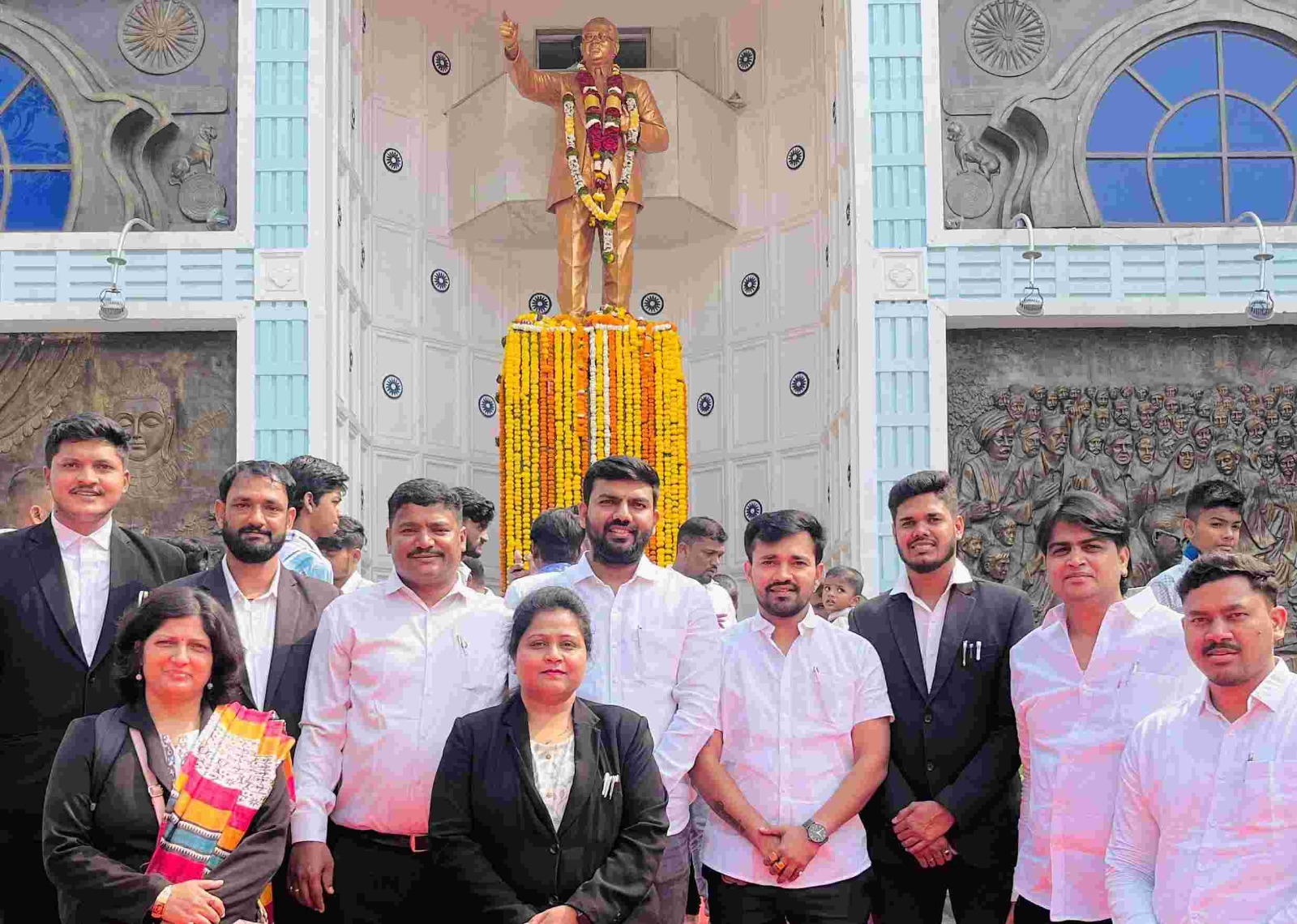 महापरिनिर्वाण दिनानिमित्त पिंपरी चिंचवड ॲडव्होकेट्स बार असोसिएशनच्या वतीने बाबासाहेबांना अभिवादन...