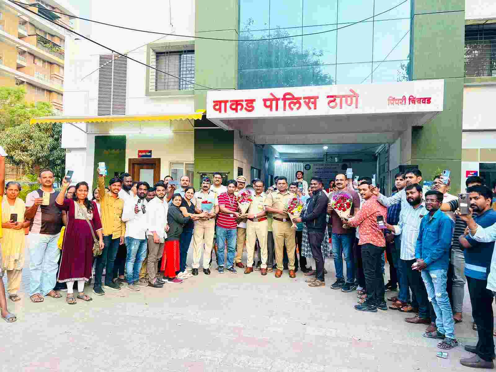 तक्रारदारांचे तब्बल १२० मोबाईल वाकड पोलिसांकडून मूळ मालकांना परत...