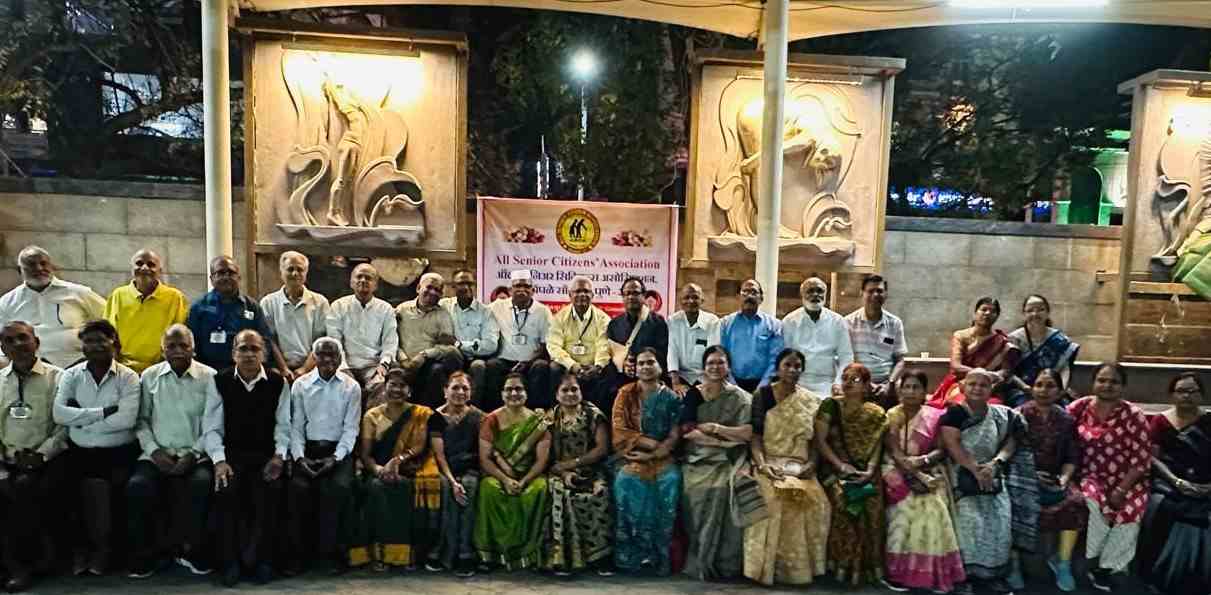 पिंपळे सौदागरमध्ये ज्येष्ठ नागरिकांनी दिला सरत्या वर्षाला निरोप...