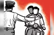 चिंचवड गावातील हेरिटेज प्लाझासमोर दोघांची महिला वाहतूक पोलिसाशी झटापट...