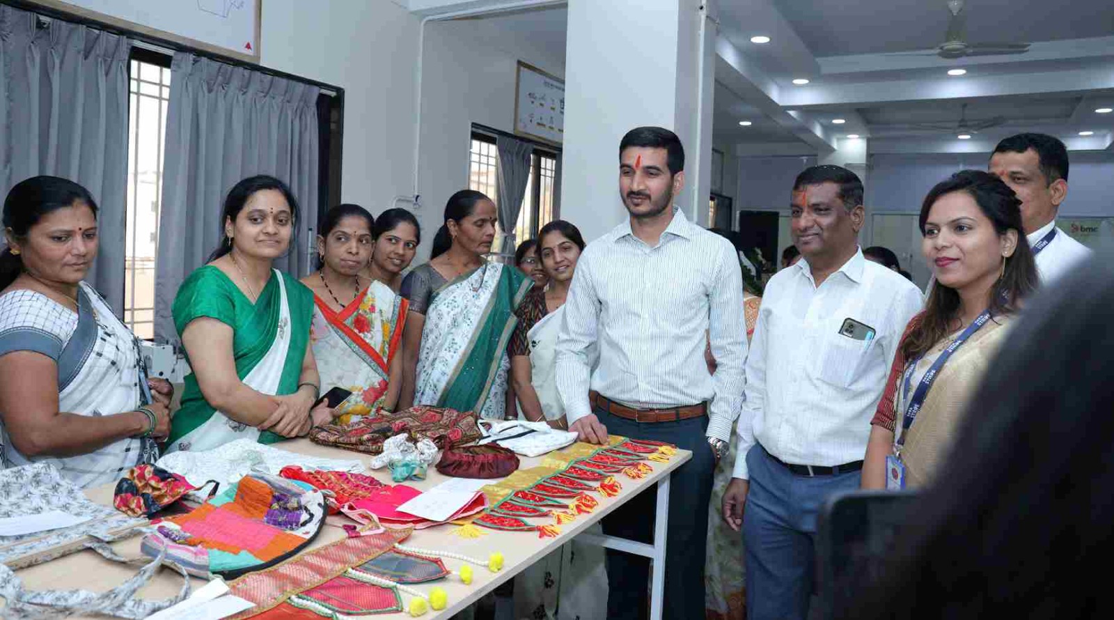 महिलांच्या स्वावलंबनासाठी महापालिकेने सुरु केले अत्याधुनिक शिलाई केंद्र...