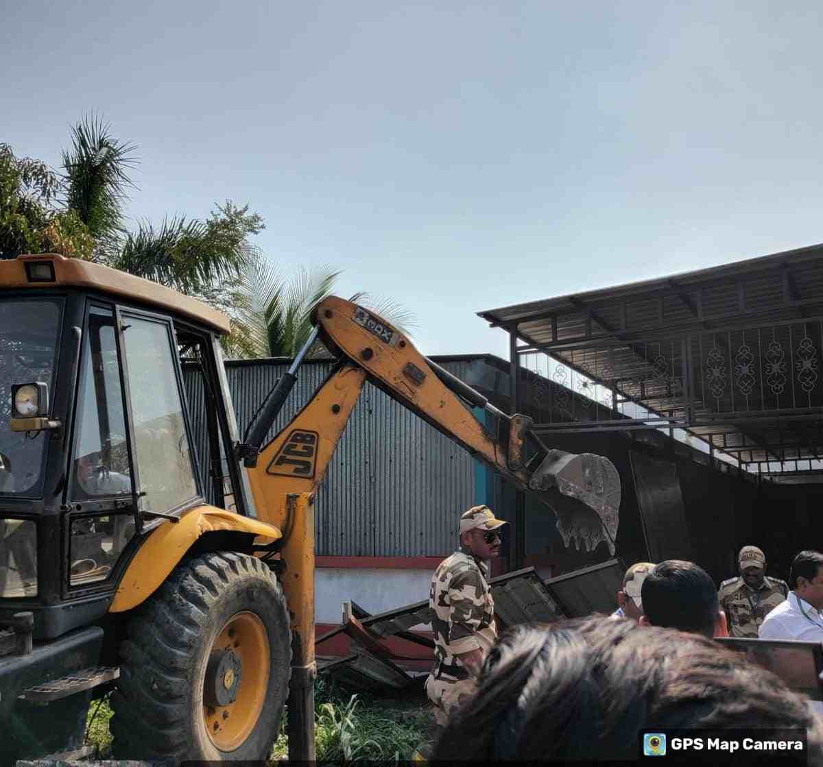 डूडूळगावात अनधिकृत पत्राशेड बांधकामावर पालिकेची कारवाई...