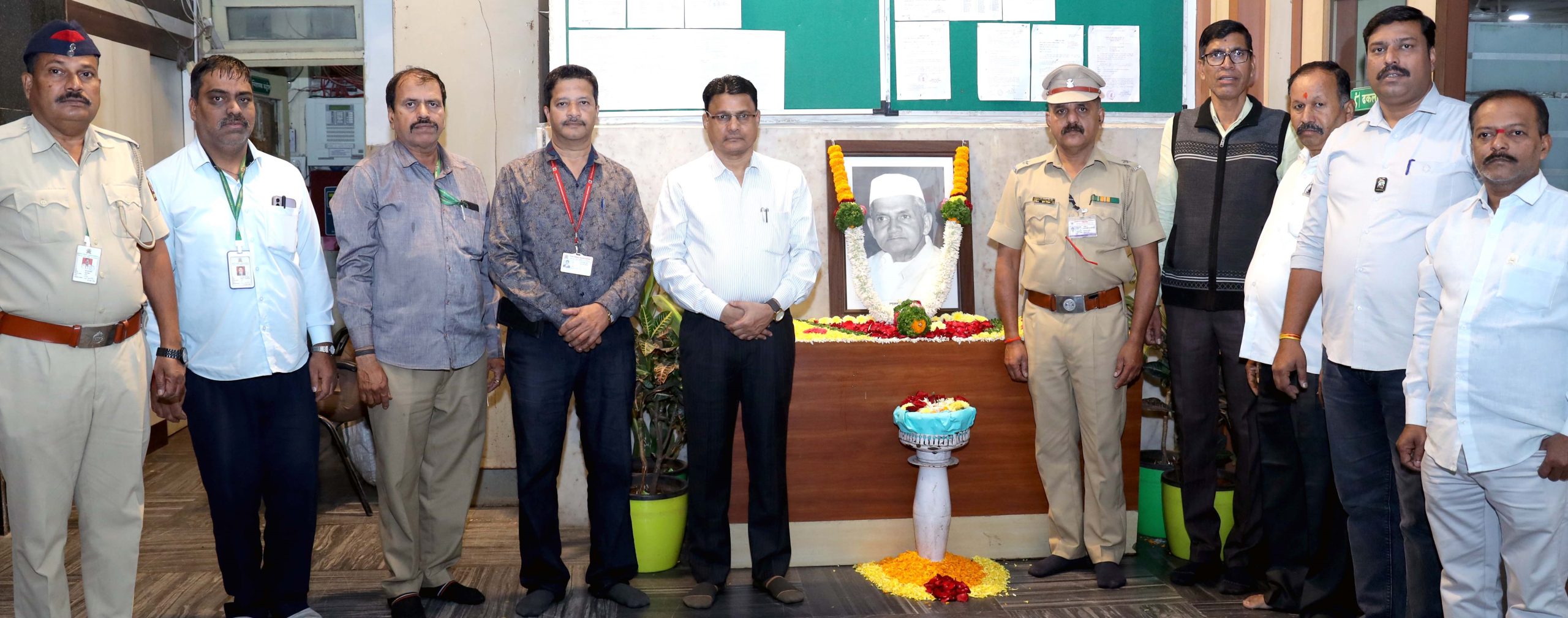 महापालिकेच्या वतीने भारताचे माजी पंतप्रधान भारतरत्न लाल बहादूर शास्त्री यांच्या पुण्यतिथीनिमित्त अभिवादन...