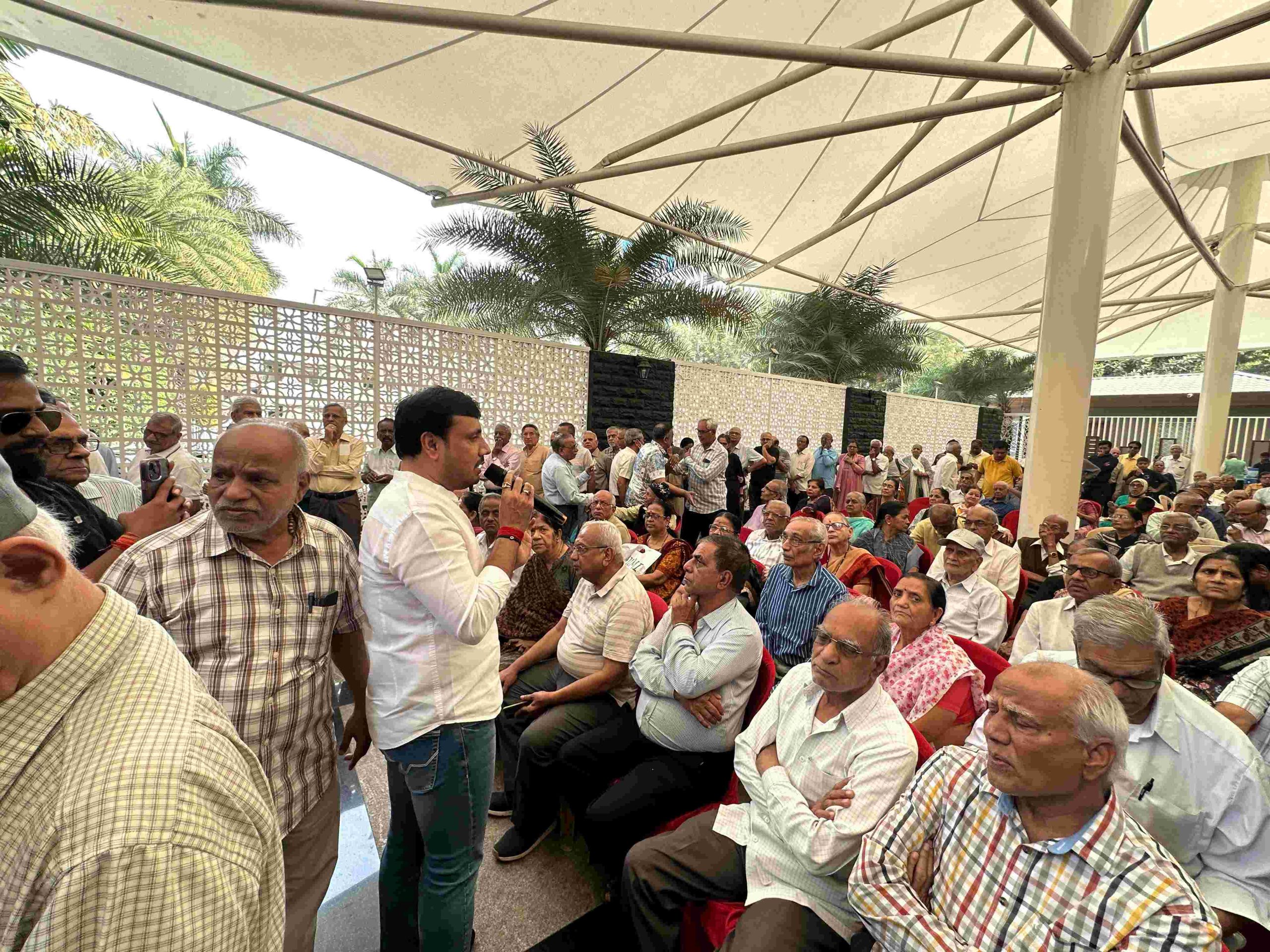 भारतीय आरोग्यसेवेचा चेहरा मोहरा बदलून जेष्ठ नागरिकांसाठी एक सुरक्षा कवच देणारी योजना म्हणजे आयुष्मान भारत योजना - शत्रुघ्न काटे...