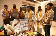 पिंपरी चिंचवड लघुउद्योग संघटनेच्या  दिनदर्शिकेचे श्री श्री रविशंकर गुरुदेव महाराज यांच्या हस्ते प्रकाशन...