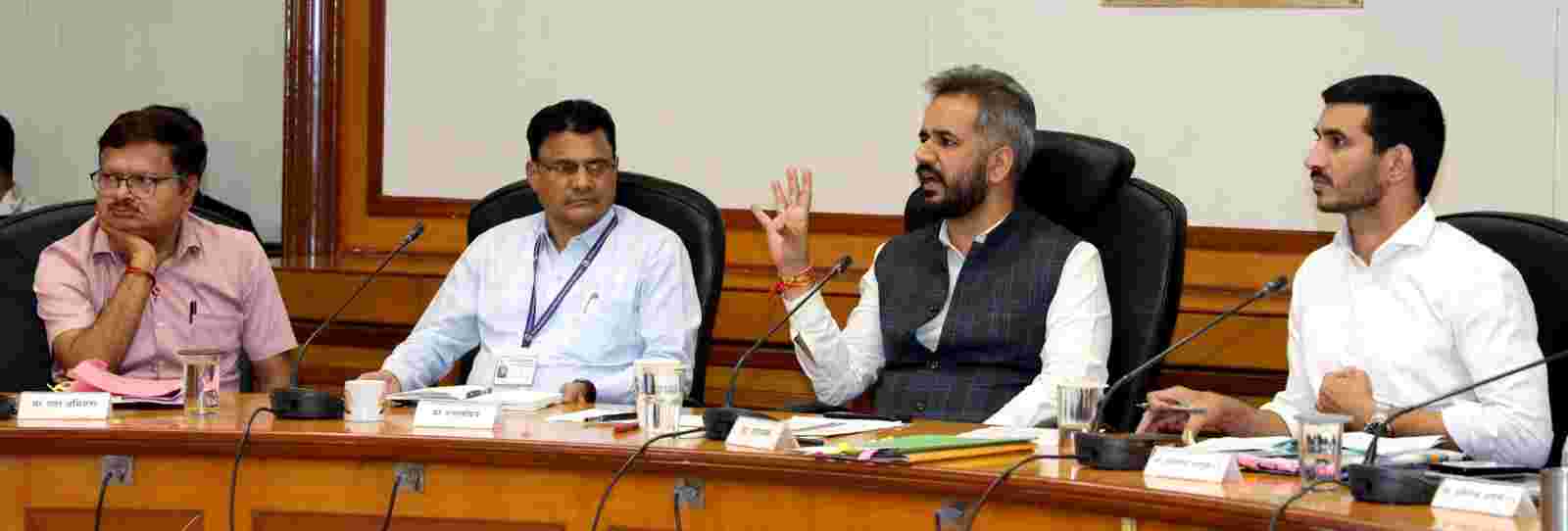 रस्त्यांची देखभाल, दुरुस्ती व स्थापत्य विषयक कामांना प्रशासकांची मंजुरी...