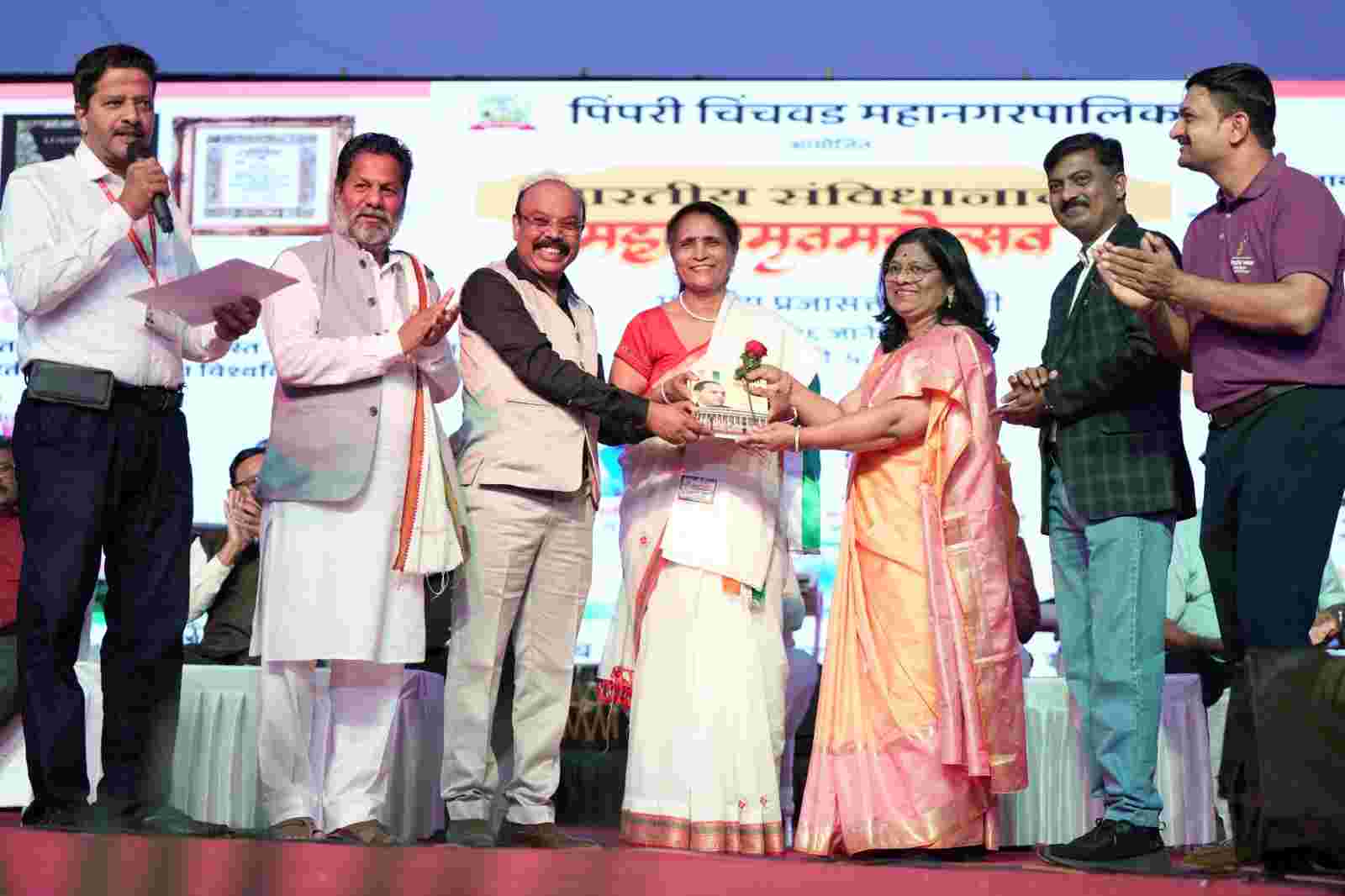 मराठी भाषा संवर्धनासाठी कार्य करणाऱ्या व्यक्तींचा सन्मान..!