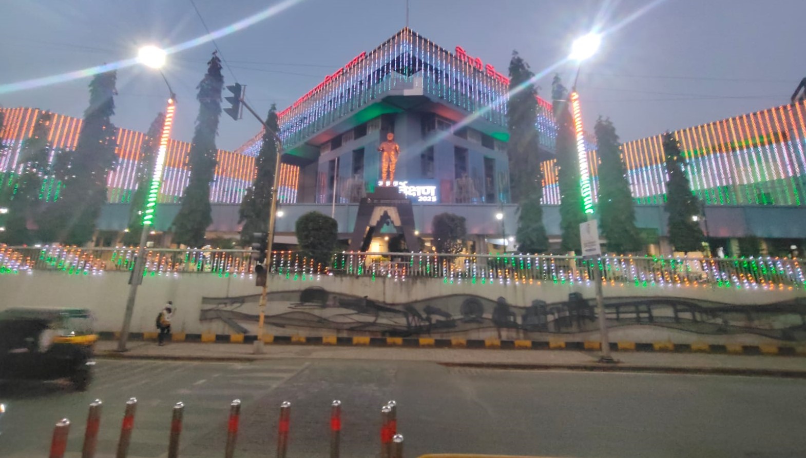 ७६ व्या प्रजासत्ताक दिनानिमित्त महापालिकेची शहरात जय्यत तयारी...