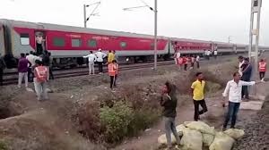 कर्नाटक एक्सप्रेसने उडवल्याने ११ लोकांचा मृत्यू..