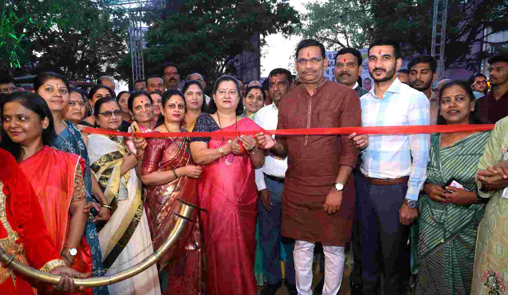 सांगवीतील पीडब्लूडी मैदानावर 'पवनाथडी' जत्रेचे उदघाटन...