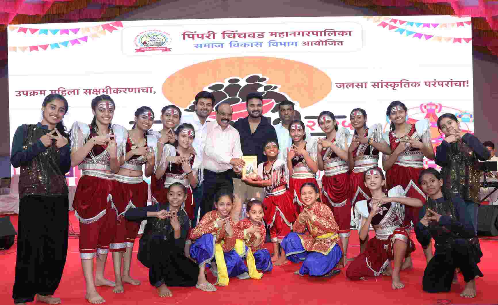 प्रसिद्ध मराठी अभिनेते किरण गायकवाड यांची पवनाथडी जत्रेस भेट...