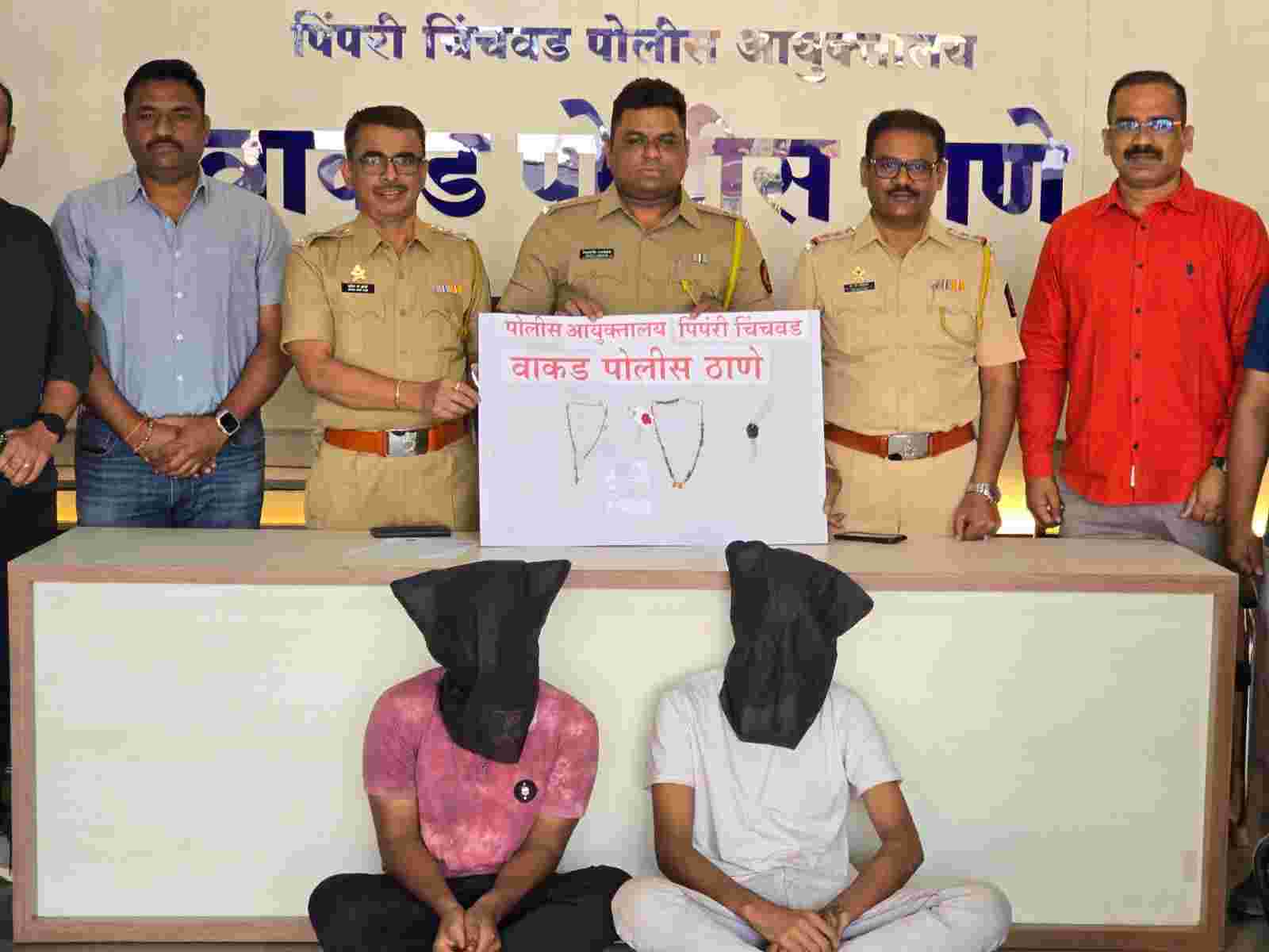 बेकरीच्‍या व्‍यवसायातील नुकसान भरून काढण्‍यासाठी ते करायचे दागिन्यांची चोरी...