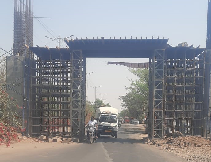 आळंदी-देहू रस्त्यावरील लोखंडी सांगाडा आपण पाहिलात का?..