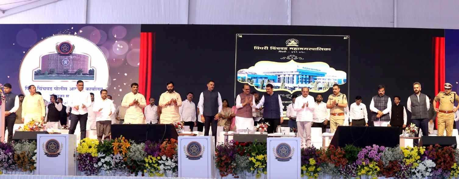 मुख्यमंत्री फडणवीसांच्या हस्ते पाचशे कोटींच्या विकासकामांच भूमीपूजन अनं लोकार्पण..