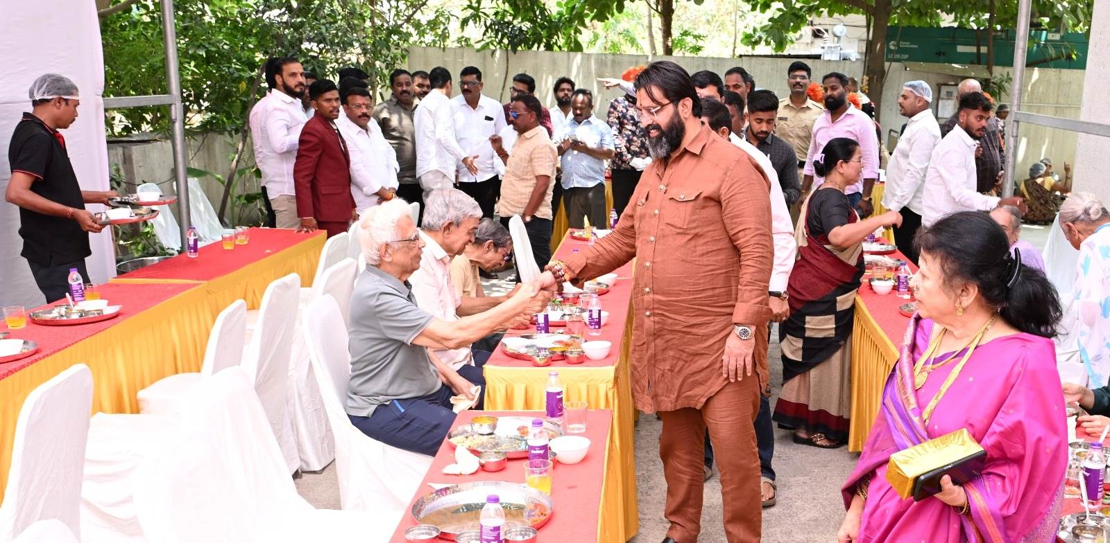 अनाथालय, वृद्धाश्रमात मिळाला ‘आपुलकीचा अक्षय गोडवा’...