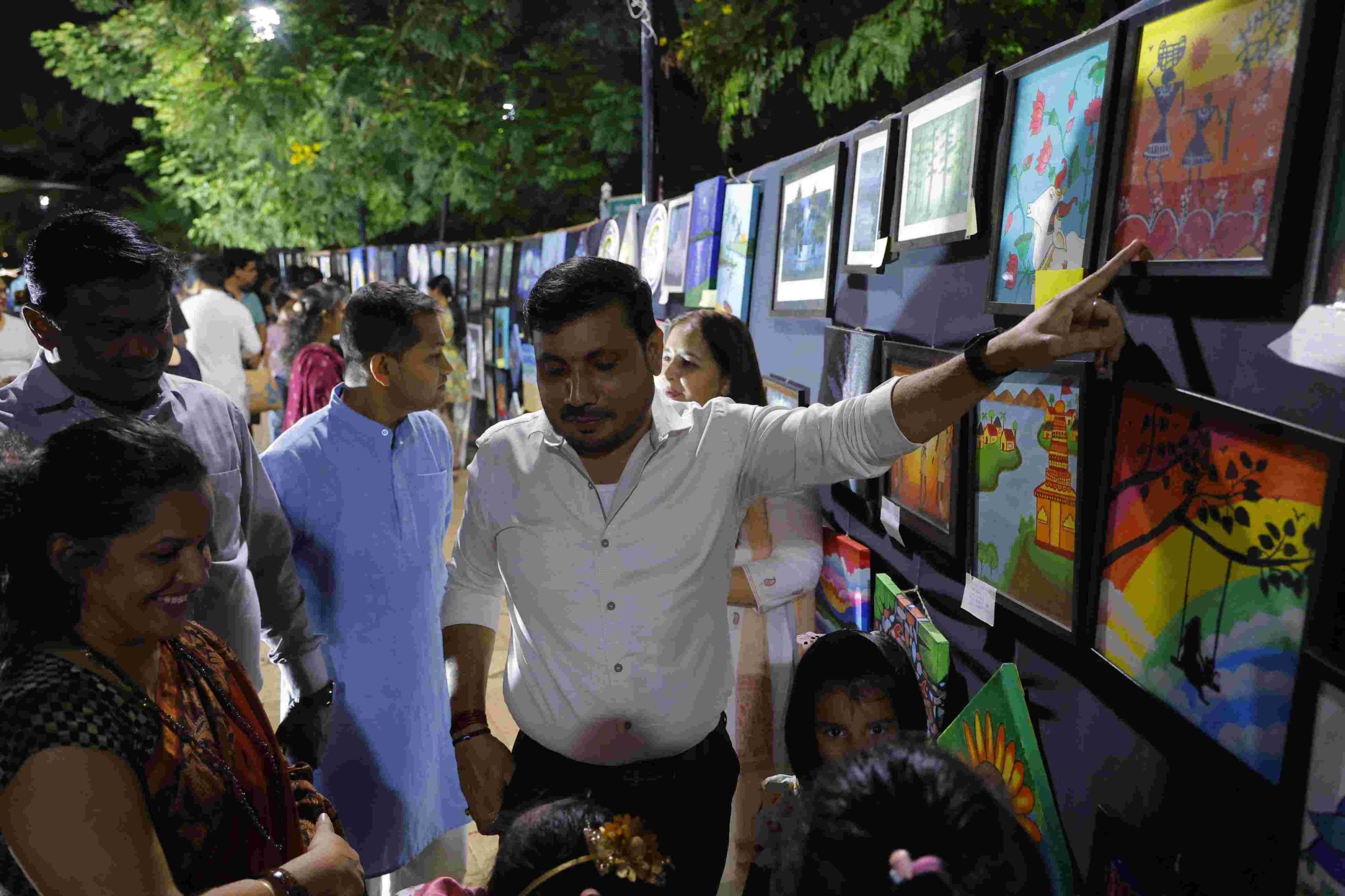 कलाकारांना ओळख आणि प्रसिद्धीसाठी असे कला प्रदर्शन लाभदायक - शत्रुघ्न काटे...