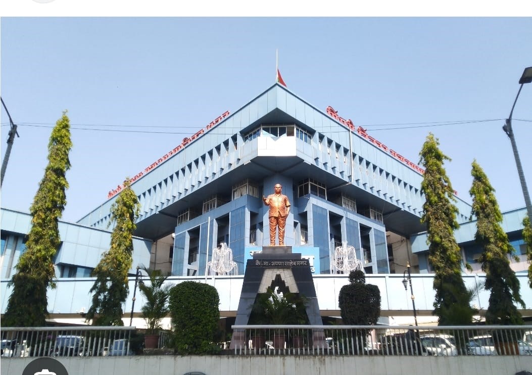 उद्यानाच्या पुनर्विकासाचे काम निकृष्ट दर्जाचे...